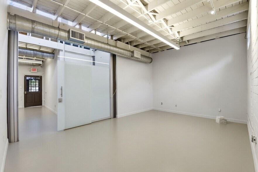 More Photos Of 603 W 11th St, Houston Office For Lease