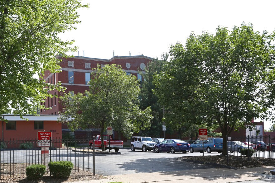 More Photos Of 1 Campbell Plz, Saint Louis Office For Lease