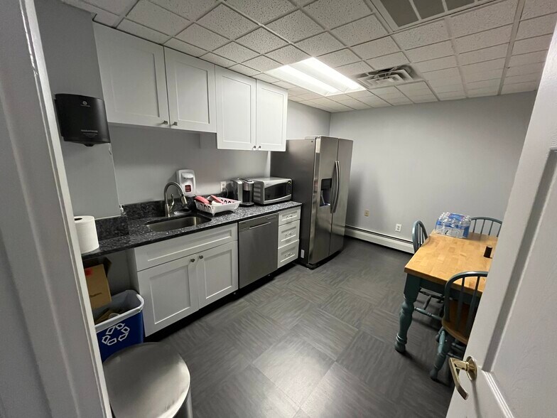 More Photos Of 1087 Forest Ave, Portland Office For Sale