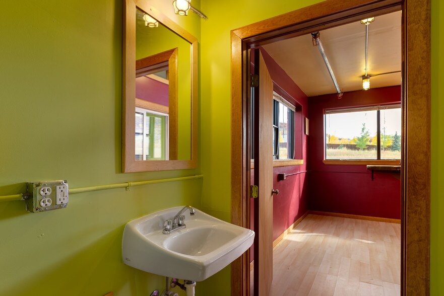 More Photos Of 2670 Copper Ridge Cir, Steamboat Springs Warehouse For Lease