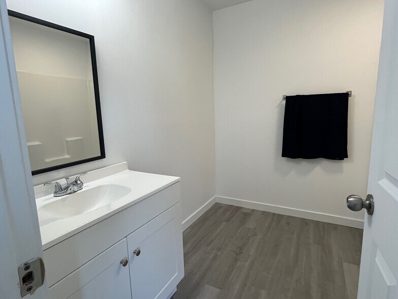 More Photos Of 1306 Melbourne Ct, Westport Multifamily For Sale