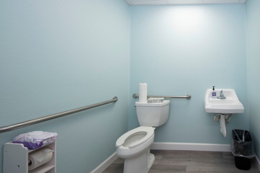 More Photos Of 4535 Tamiami Trl, Port Charlotte Office For Lease