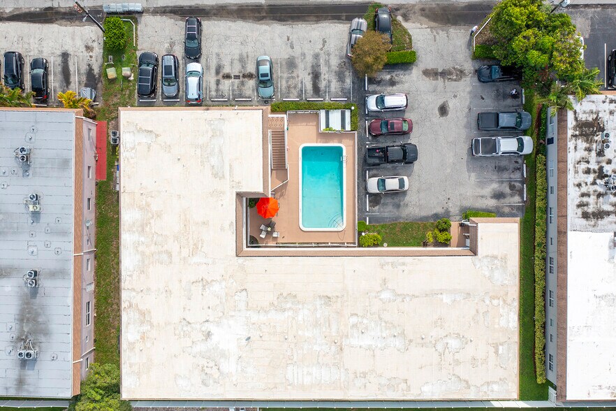 More Photos Of 305 SE 9th Ave, Pompano Beach Apartments For Sale