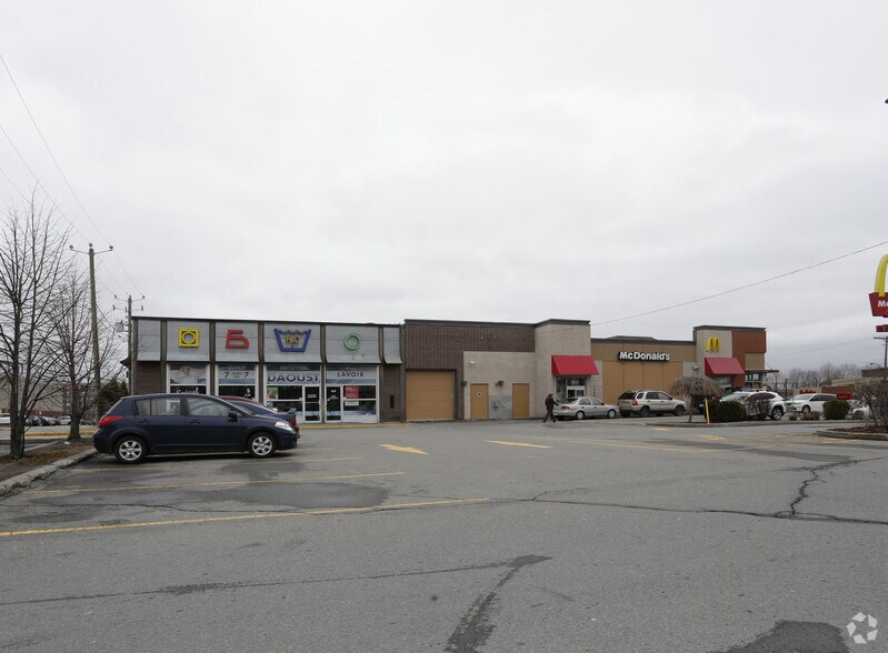 More Photos Of 2600 Rue Victoria, Montréal Freestanding For Lease