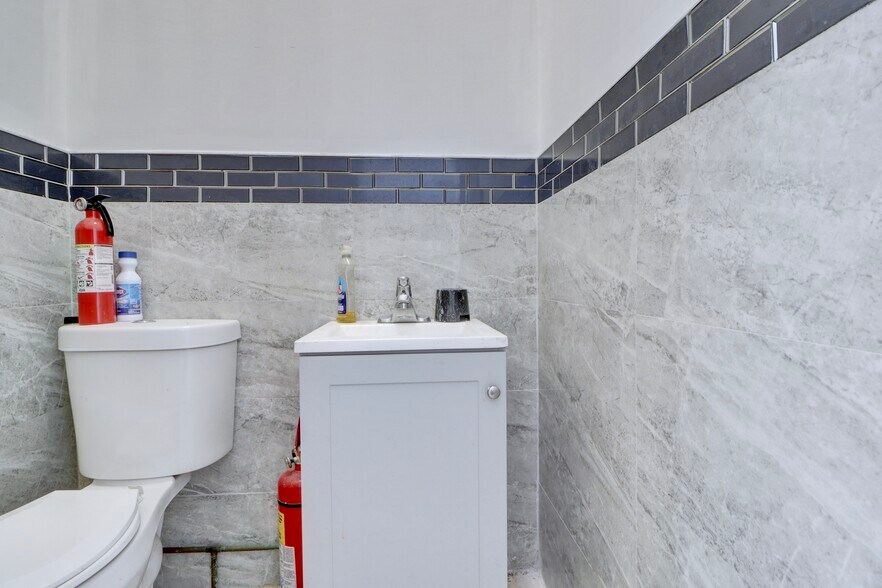 More Photos Of 6903 Myrtle Ave, Ridgewood Storefront Retail Residential For Lease