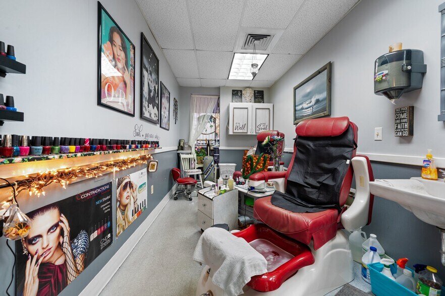 More Photos Of 20 S Main St, Manchester Freestanding For Lease