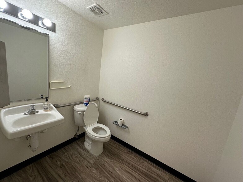 More Photos Of 188 Triple Diamond Blvd, Nokomis Warehouse For Sale