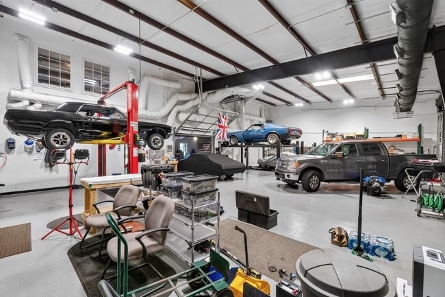 More Photos Of 119 Magnolia Park Dr, Mooresville Showroom For Sale