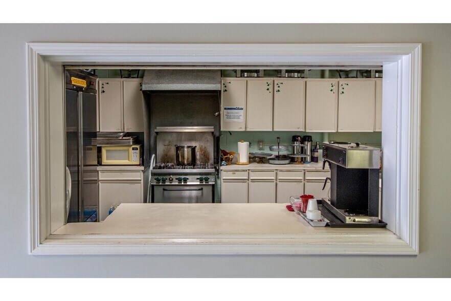 More Photos Of 23696 Northline Rd, Taylor Religious Facility For Sale