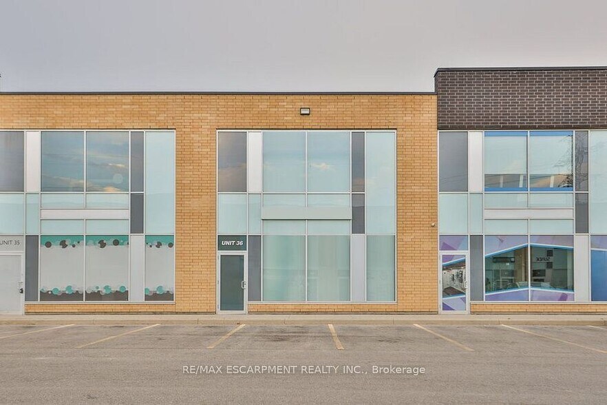 More Photos Of 1225 Queensway E, Mississauga Industrial For Sale