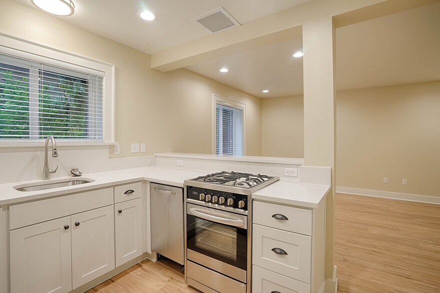 More Photos Of 416 Summit Ave E, Seattle Apartments For Sale