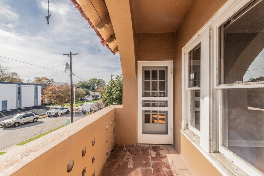 More Photos Of 403 W Hollywood Ave, San Antonio Apartments For Sale