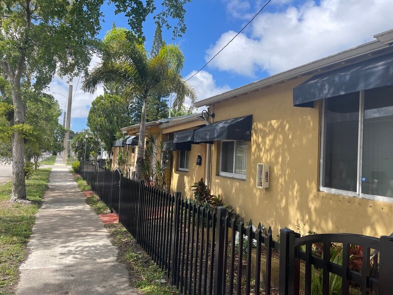 More Photos Of 1948 Buchanan St, Hollywood Apartments For Sale