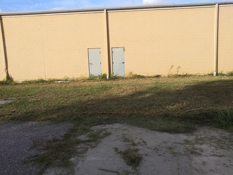 More Photos Of 5017 N Coolidge Dr, Tampa Warehouse For Sale