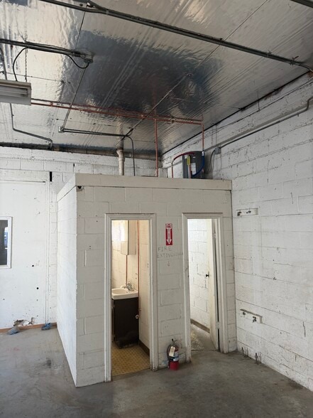 More Photos Of 303 Old County Rd, San Carlos Industrial For Lease