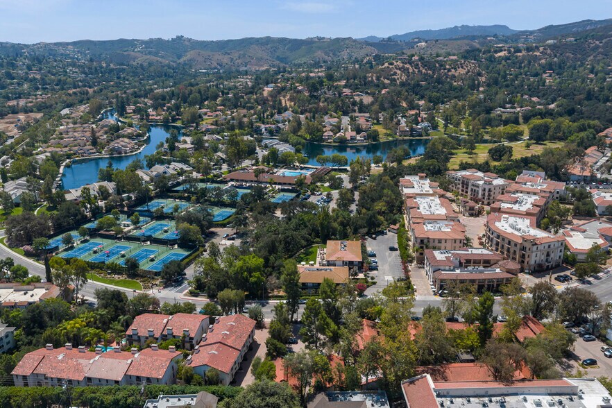 More Photos Of 23501 Park Sorrento, Calabasas Loft Creative Space For Sale