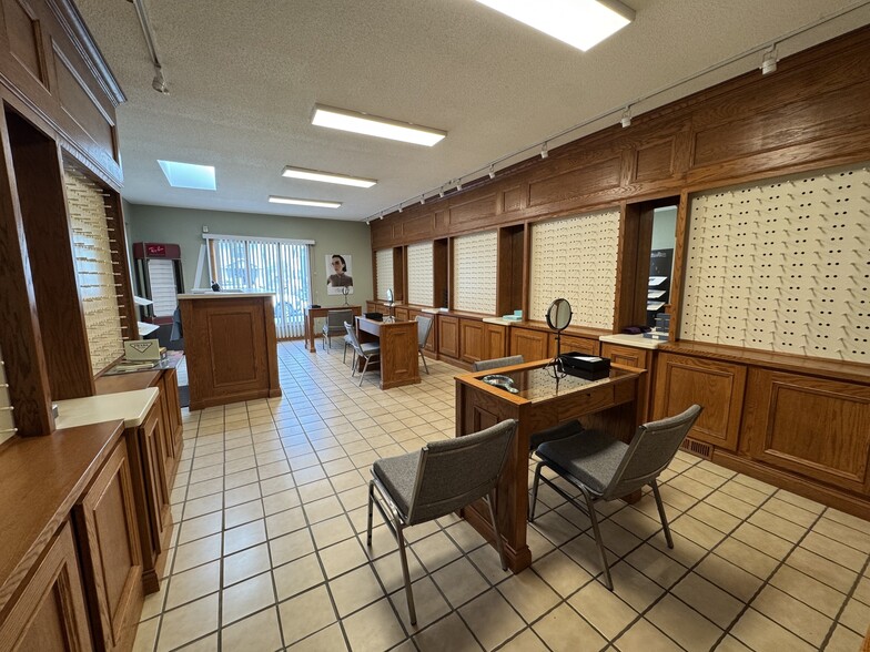 More Photos Of 915 N Main St, Bloomington General Retail For Sale