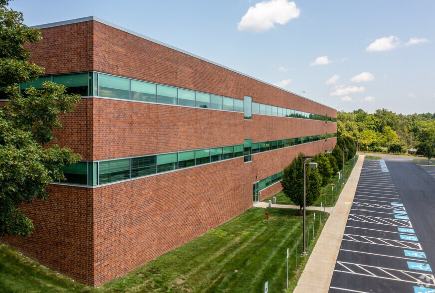 More Photos Of 550 King St, Littleton Unknown For Lease