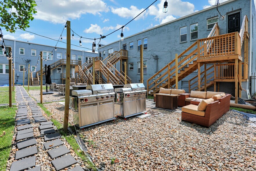 More Photos Of 1918 W Washington St, Indianapolis Apartments For Sale