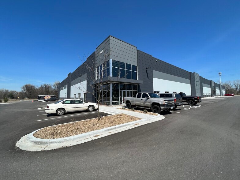 More Photos Of 9525 E River Rd, Coon Rapids Distribution For Lease