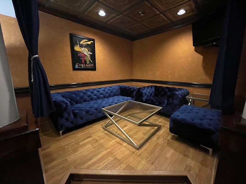 More Photos Of 5805 W Kellogg Dr, Wichita Hotel For Lease