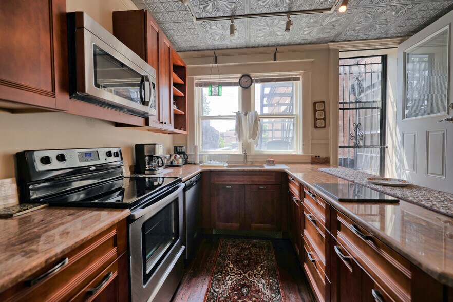 More Photos Of 511 Warren St, Hudson Storefront Retail Residential For Sale