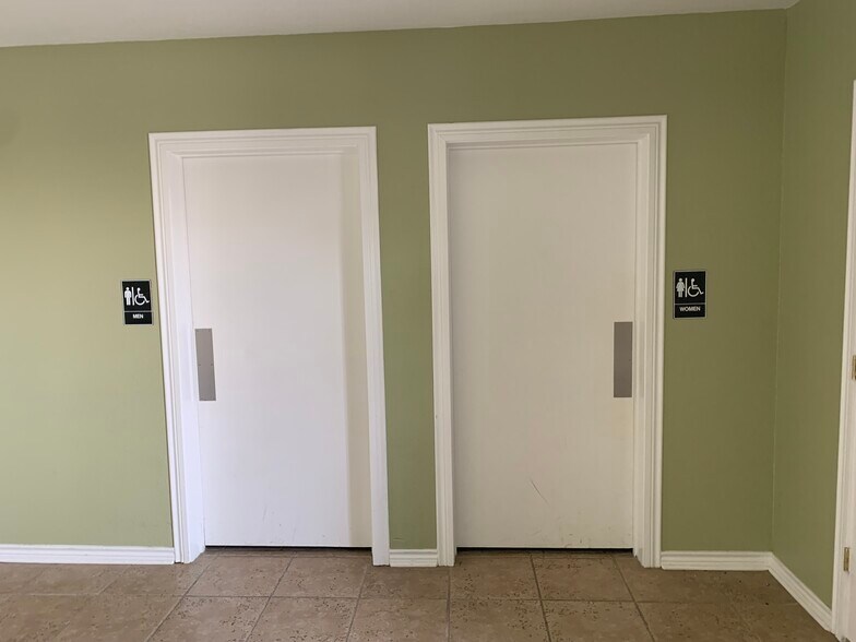 More Photos Of 1009 Halsell St, Bridgeport Theater Concert Hall For Sale