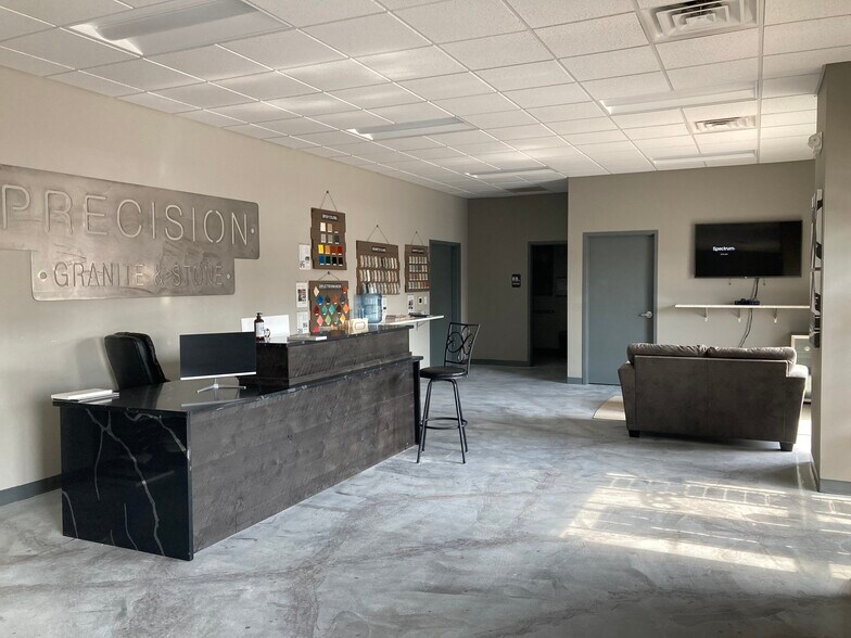 More Photos Of 1752 Velp Ave, Howard General Retail For Lease