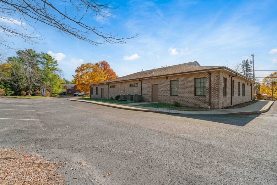 More Photos Of 86 Coraopolis Rd, Coraopolis Daycare Center For Lease