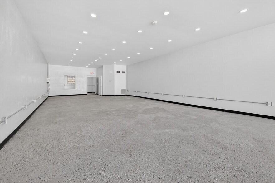 More Photos Of 517-519 W International Speedway Blvd, Daytona Beach Freestanding For Sale