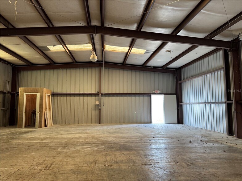 More Photos Of 419 SE 6th St, Williston Warehouse For Lease