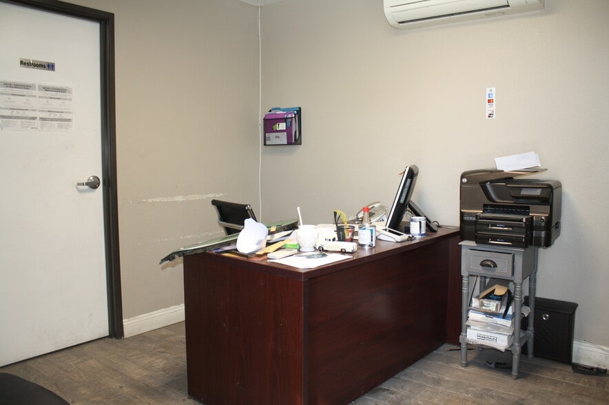 More Photos Of 45240 N Trevor Ave, Lancaster Auto Repair For Sale