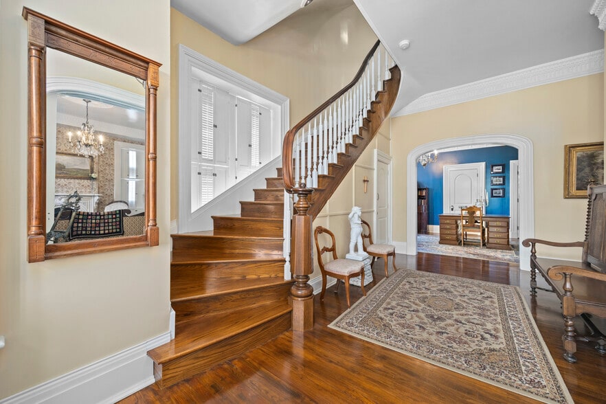 More Photos Of 403 E Adams St, Sandusky Hospitality For Sale