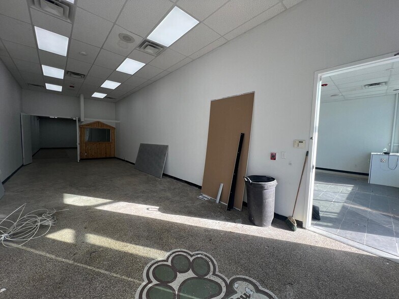 More Photos Of 411 Jericho Tpke, New Hyde Park Storefront Retail Office For Lease