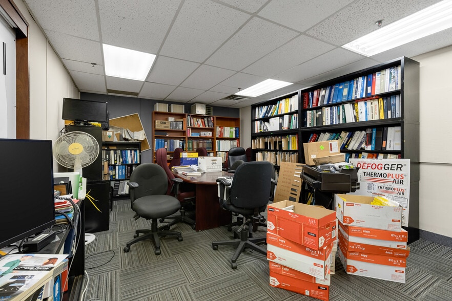 More Photos Of 262 Rue Scott, Saint-Jérôme Warehouse For Sale