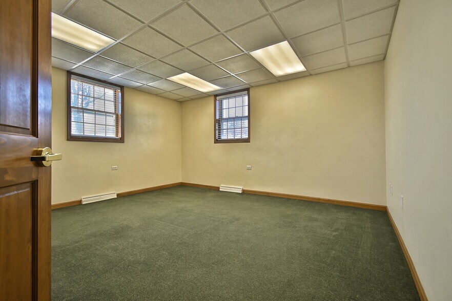 More Photos Of 425 S Adams St, Green Bay Office For Lease