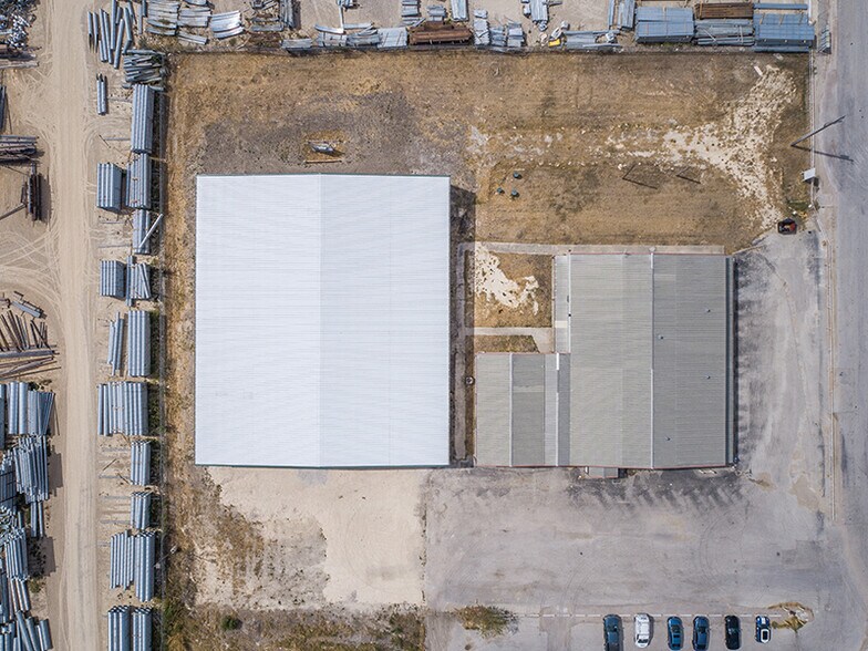 More Photos Of 108 McNutt Rd, Hutto Warehouse For Lease