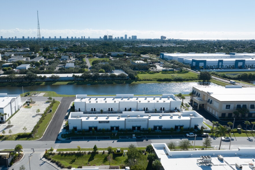 More Photos Of 230 N Congress, Lake Park Flex For Lease