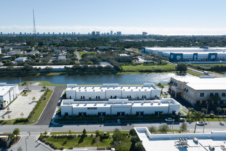 More Photos Of 230 N Congress, Lake Park Flex For Lease