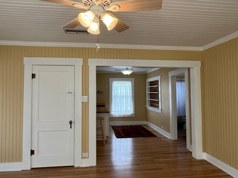 More Photos Of 1600 S Ford St, Llano Storefront Retail Office For Sale