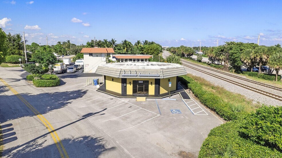 More Photos Of 888 East Coast Ave, Lantana Freestanding For Lease