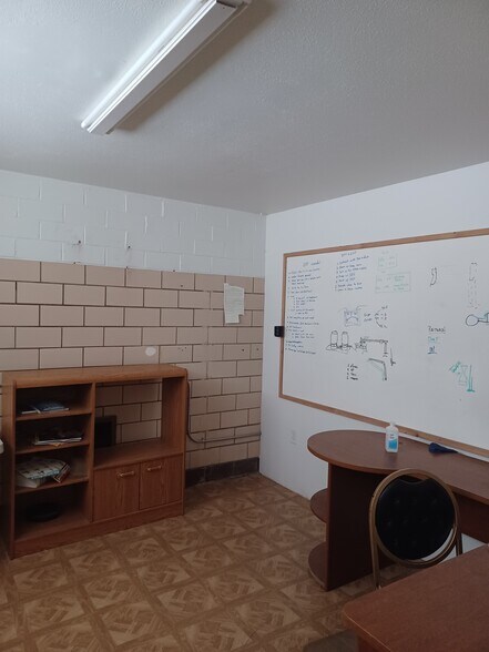More Photos Of 419 S Broad St, Klamath Falls Light Distribution For Sale