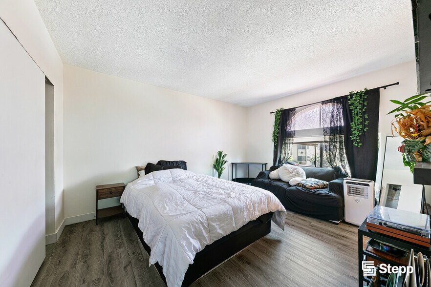More Photos Of 245 E Artesia Blvd, Long Beach Apartments For Sale