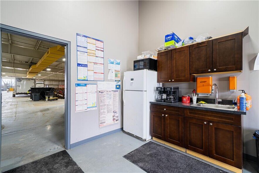 More Photos Of 5326 Lake Ave, Saint Joseph General Retail For Sale