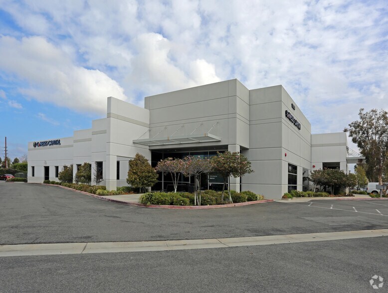 Primary Photo Of 17521-17551 Gillette Ave, Irvine Coworking Space