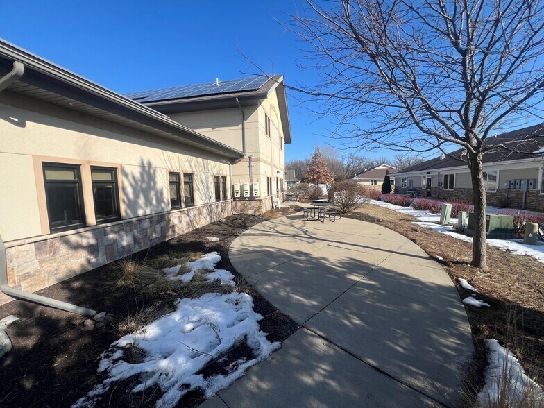More Photos Of 121 Saint Andrews Ct, Mankato Medical For Lease