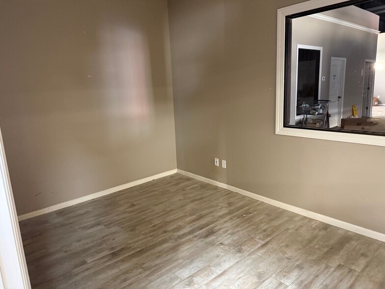 More Photos Of 109 Means Dr, Nicholasville Showroom For Lease