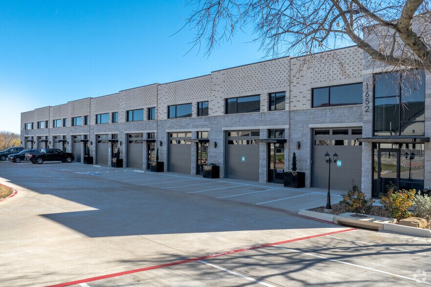 More Photos Of 1652 FM 407 E, Argyle Showroom For Lease