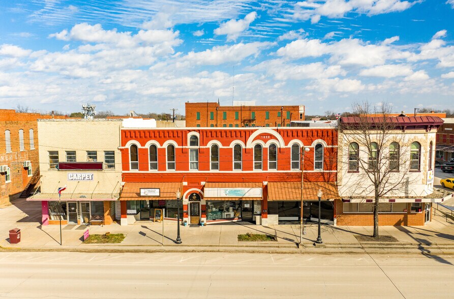 More Photos Of 75 N Waco St, Hillsboro General Retail For Lease