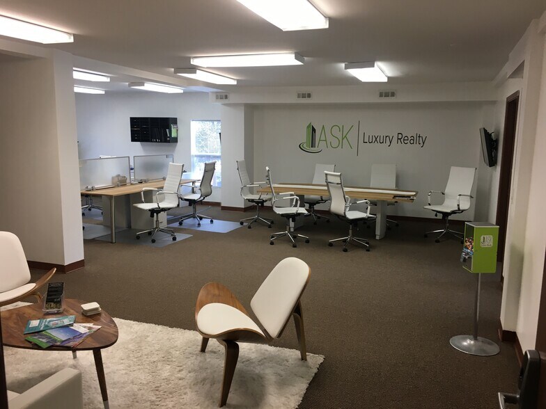 More Photos Of 50 E Olentangy St, Powell Office For Lease